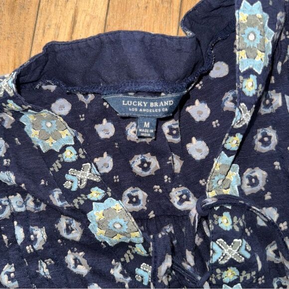 Lucky Brand navy sleeveless sleds top, size large. - Picture 3 of 5